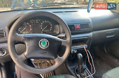 Лифтбек Skoda Octavia 2002 в 