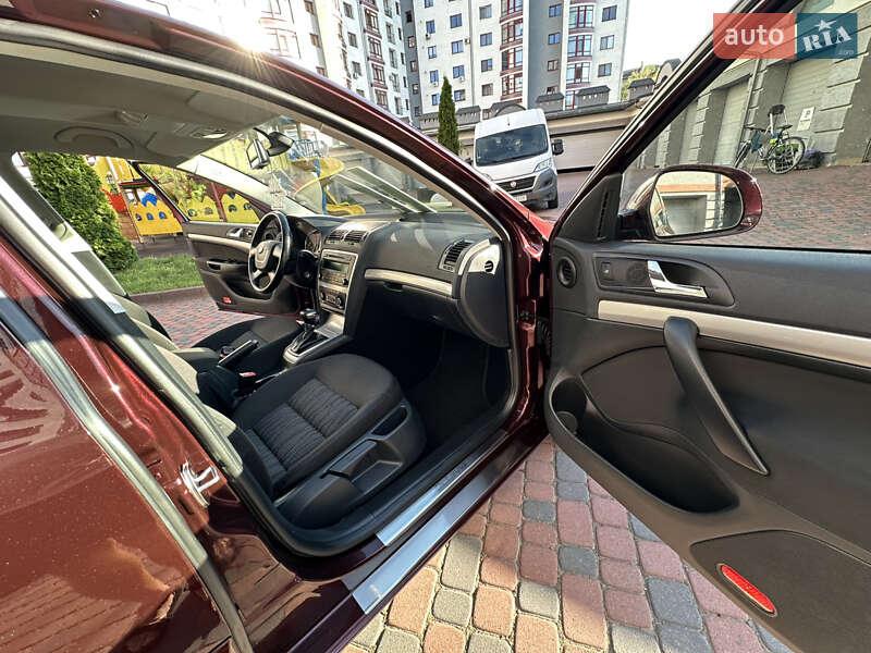 Лифтбек Skoda Octavia 2010 в Ивано-Франковске