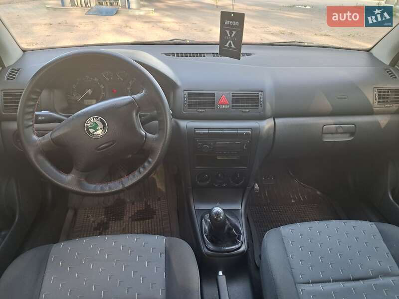 Лифтбек Skoda Octavia 2006 в Ромнах
