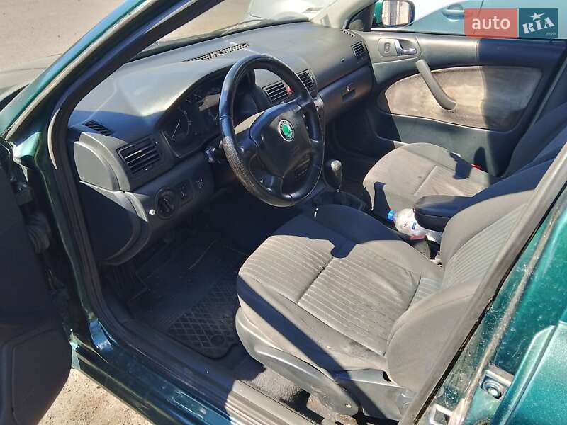 Лифтбек Skoda Octavia 2002 в Николаеве