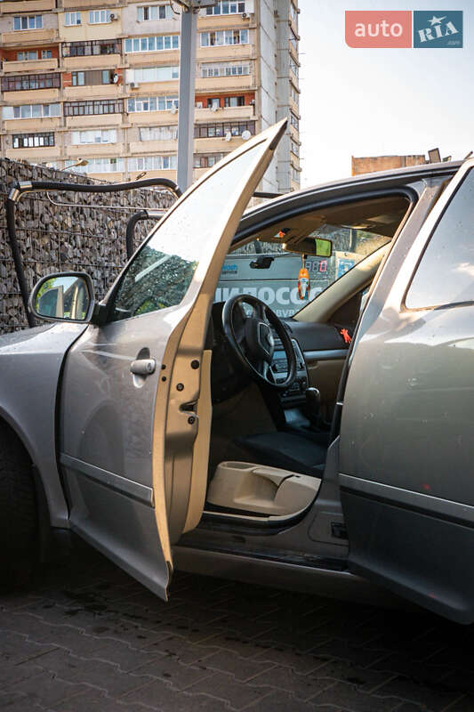 Універсал Skoda Octavia 2010 в Житомирі