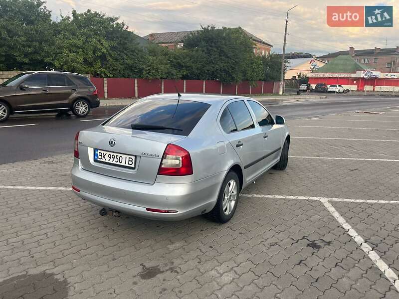 Лифтбек Skoda Octavia 2008 в Сарнах