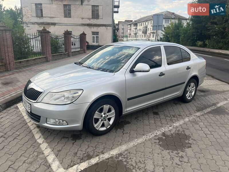 Лифтбек Skoda Octavia 2008 в Сарнах