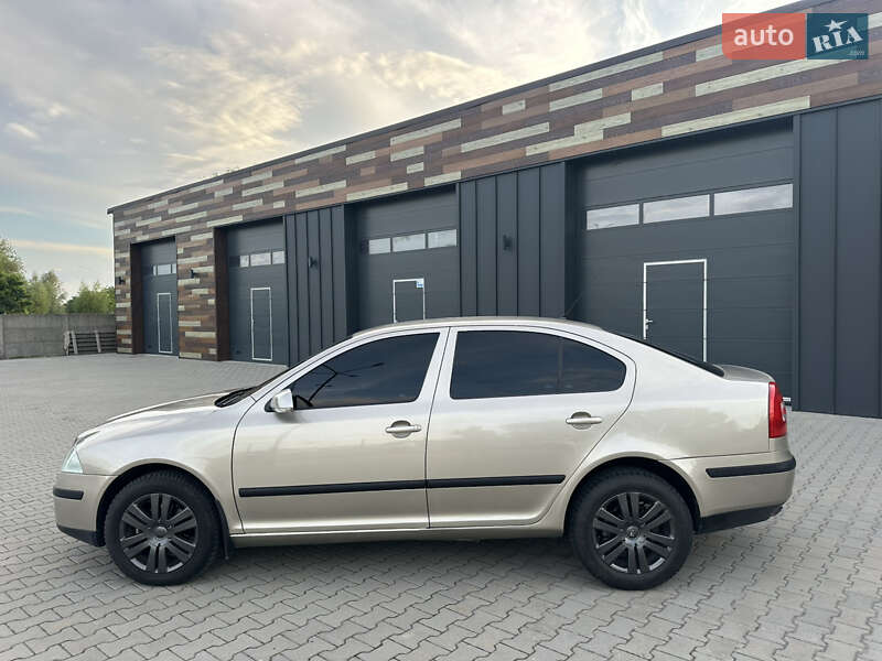 Лифтбек Skoda Octavia 2004 в Нововолынске