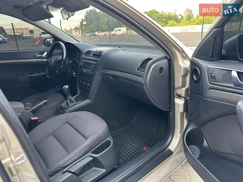 Лифтбек Skoda Octavia 2004 в Нововолынске