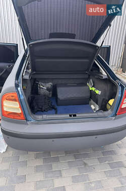 Лифтбек Skoda Octavia 2002 в 