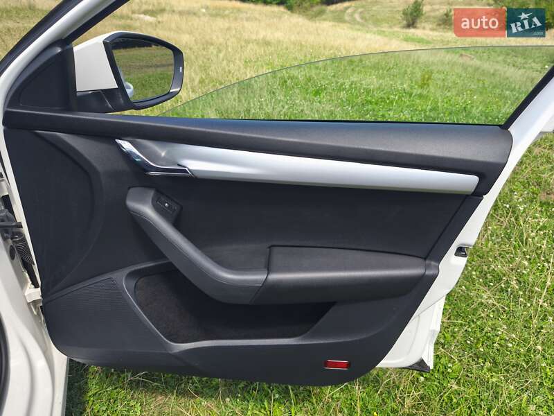 Универсал Skoda Octavia 2019 в Ужгороде