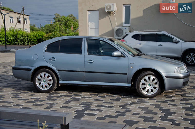 Лифтбек Skoda Octavia 2004 в Сарнах
