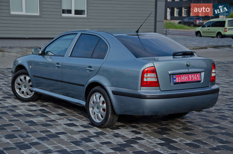 Лифтбек Skoda Octavia 2004 в Сарнах