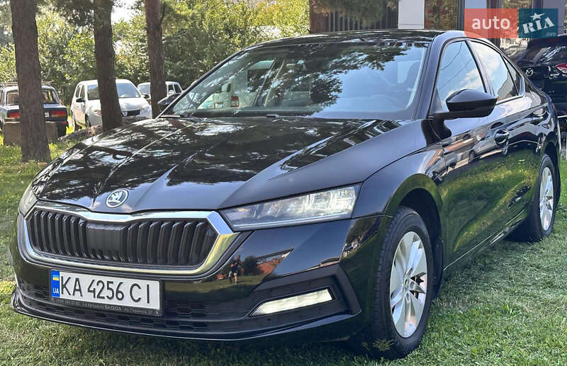 Ліфтбек Skoda Octavia 2021 в Чернівцях