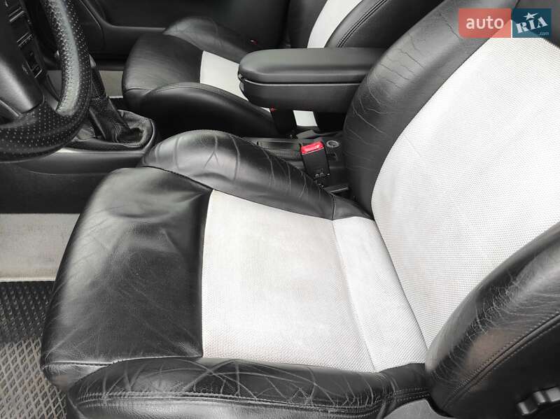 Лифтбек Skoda Octavia 2002 в Днепре