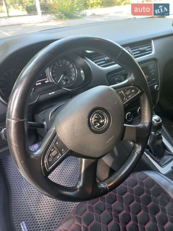 Универсал Skoda Octavia 2014 в Ильинцах