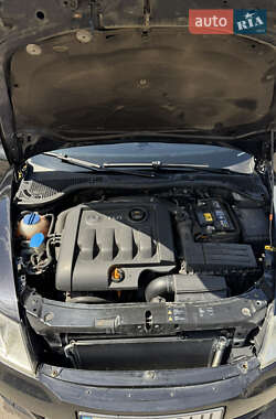 Лифтбек Skoda Octavia 2010 в 
