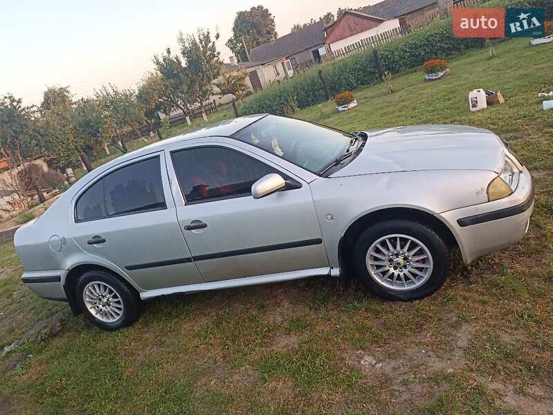Лифтбек Skoda Octavia 1998 в Рожище