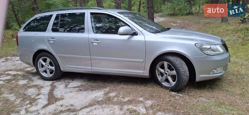 Универсал Skoda Octavia 2012 в Остроге