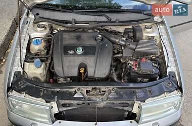 Лифтбек Skoda Octavia 2003 в 