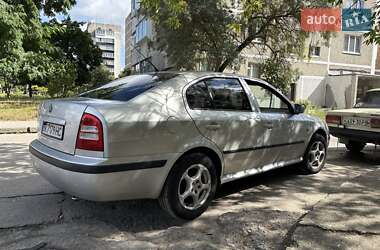 Лифтбек Skoda Octavia 2003 в 