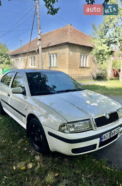 Лифтбек Skoda Octavia 2002 в 