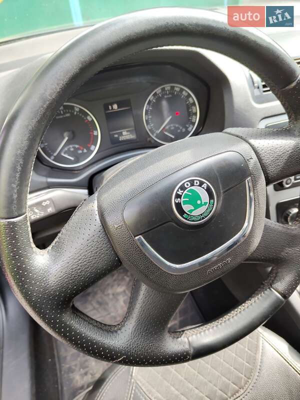 Універсал Skoda Octavia 2010 в Дніпрі