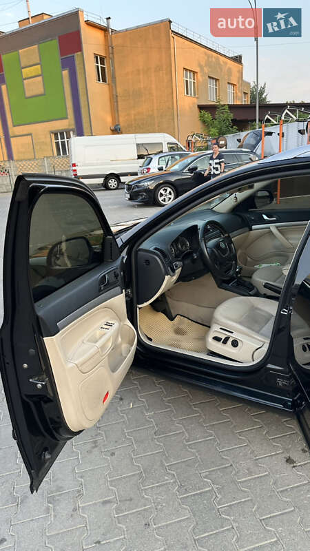 Універсал Skoda Octavia 2012 в Чернівцях