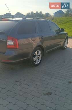 Универсал Skoda Octavia 2010 в Городке