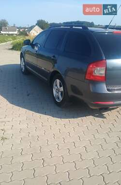 Универсал Skoda Octavia 2010 в Городке