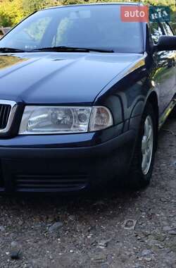 Лифтбек Skoda Octavia 2002 в 
