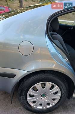 Ліфтбек Skoda Octavia 2002 в  фото 10 Ліфтбек Skoda Octavia 2002 в