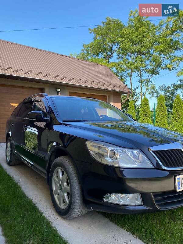 Универсал Skoda Octavia 2011 в Подгайцах