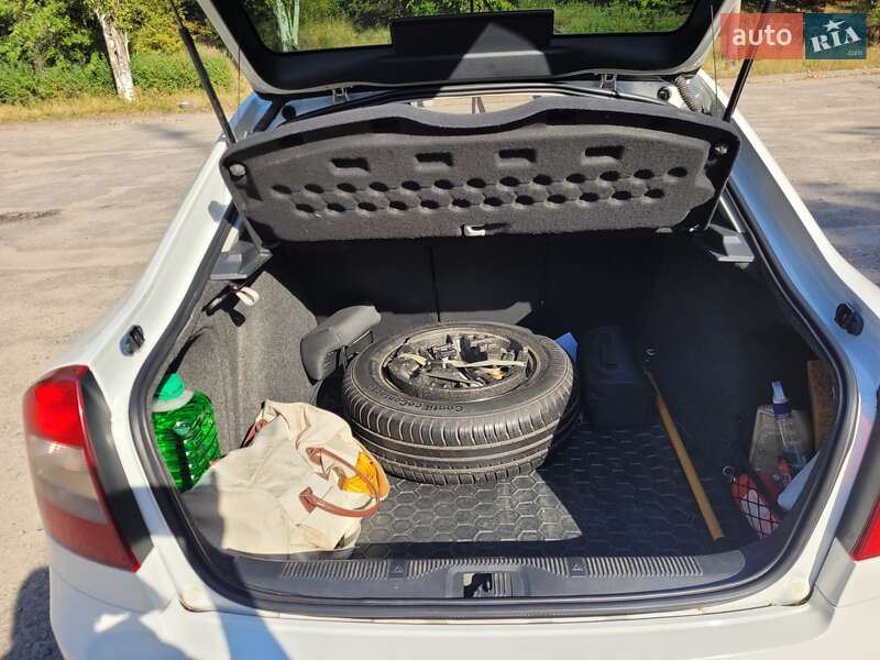 Ліфтбек Skoda Octavia 2011 в Запоріжжі