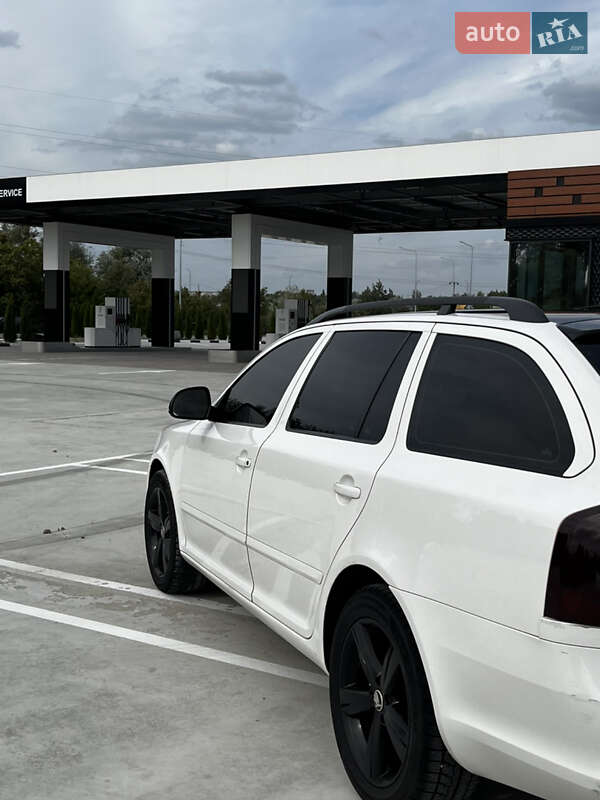 Универсал Skoda Octavia 2010 в Звягеле