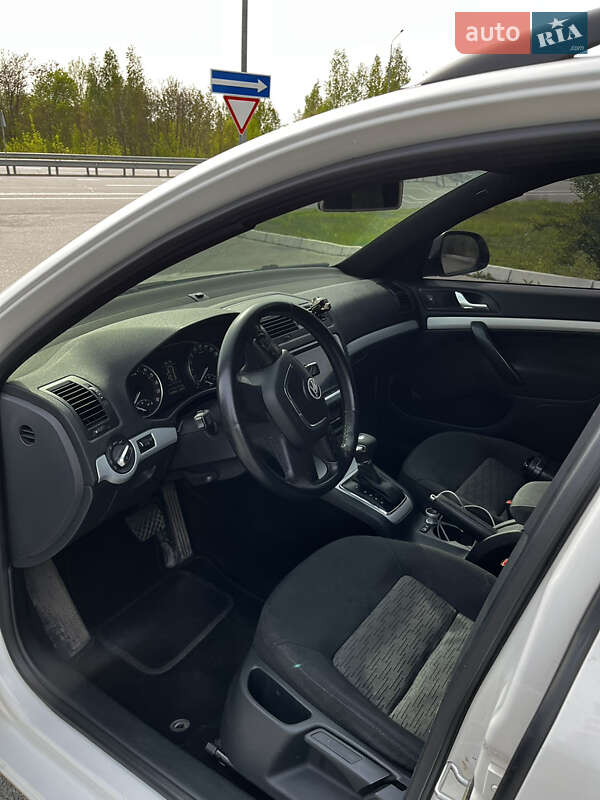 Универсал Skoda Octavia 2010 в Звягеле