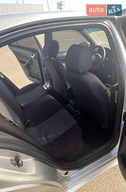 Лифтбек Skoda Octavia 2001 в 