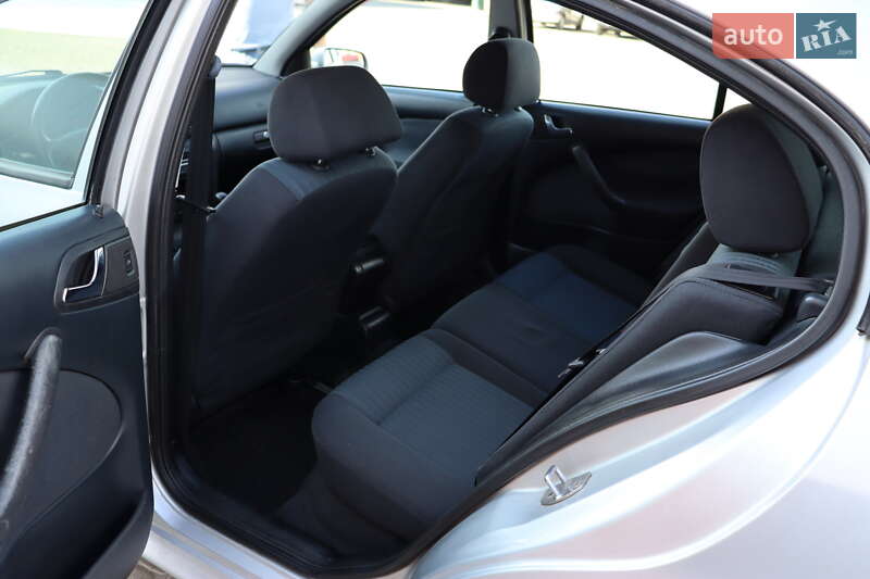 Лифтбек Skoda Octavia 2005 в Львове