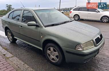 Лифтбек Skoda Octavia 2003 в 