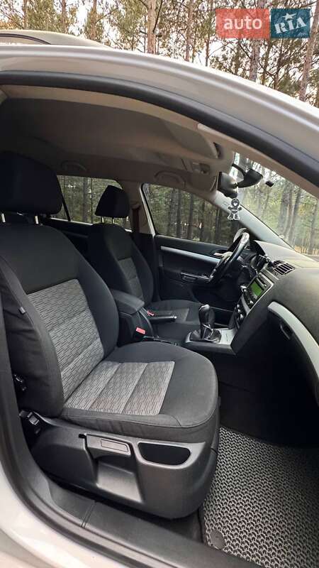 Універсал Skoda Octavia 2011 в Сарнах