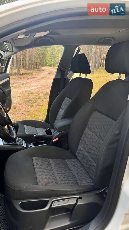 Універсал Skoda Octavia 2011 в Сарнах