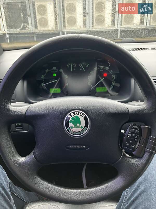 Лифтбек Skoda Octavia 2005 в Днепре