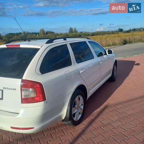 Универсал Skoda Octavia 2010 в Ровно