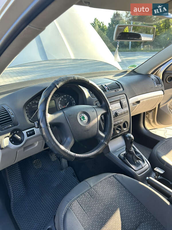 Лифтбек Skoda Octavia 2004 в Новоднестровске фото 18 Лифтбек Skoda Octavia 2004 в Новоднестровске