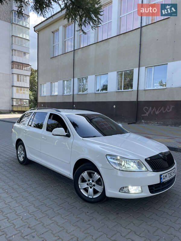 Універсал Skoda Octavia 2010 в Звягелі фото 3 Універсал Skoda Octavia 2010 в Звягелі