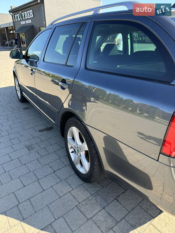 Універсал Skoda Octavia 2012 в Дрогобичі