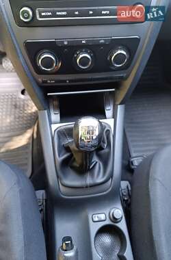 Ліфтбек Skoda Octavia 2010 в  фото 14 Ліфтбек Skoda Octavia 2010 в