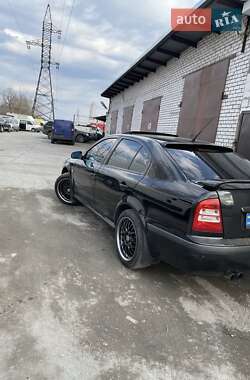 Лифтбек Skoda Octavia 2002 в 