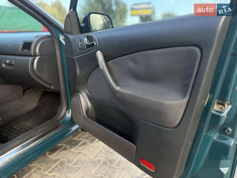 Універсал Skoda Octavia 2001 в Чернівцях