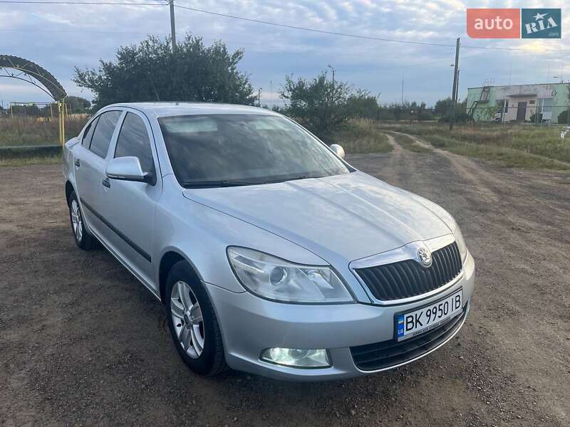 Лифтбек Skoda Octavia 2008 в Сарнах