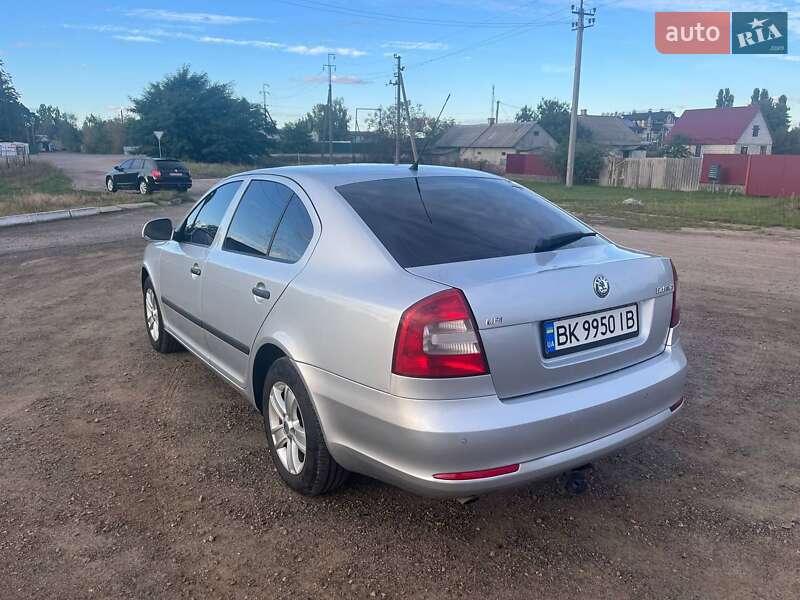 Лифтбек Skoda Octavia 2008 в Сарнах
