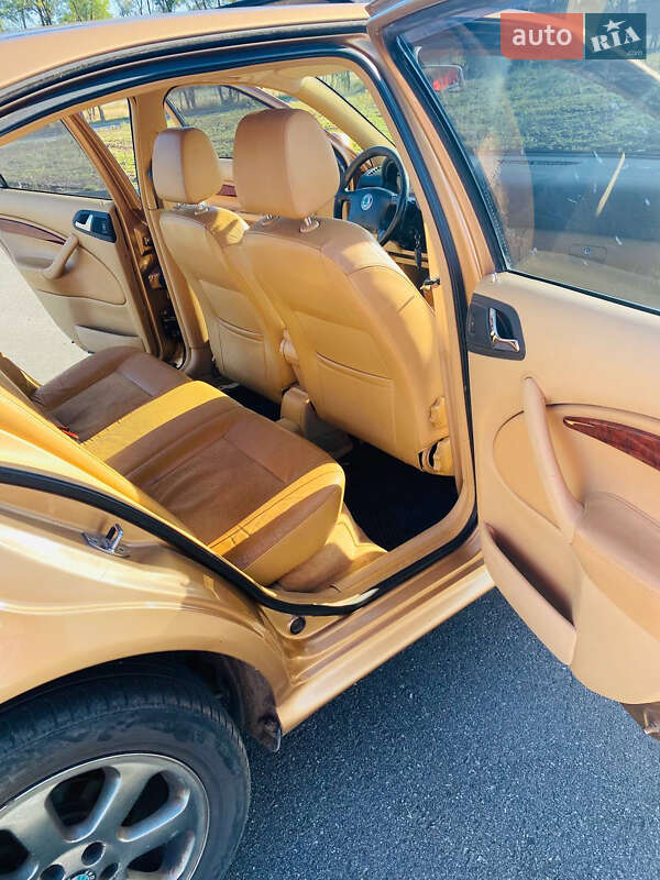 Лифтбек Skoda Octavia 2002 в Днепре