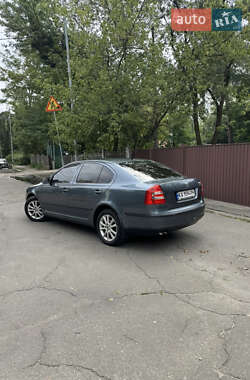 Лифтбек Skoda Octavia 2004 в 
