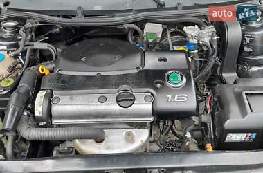 Лифтбек Skoda Octavia 2004 в 